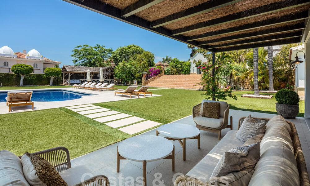 Charmante villa de luxe à vendre avec un style architectural méditerranéen traditionnel sur le nouveau Golden Mile entre Marbella et Estepona 57803