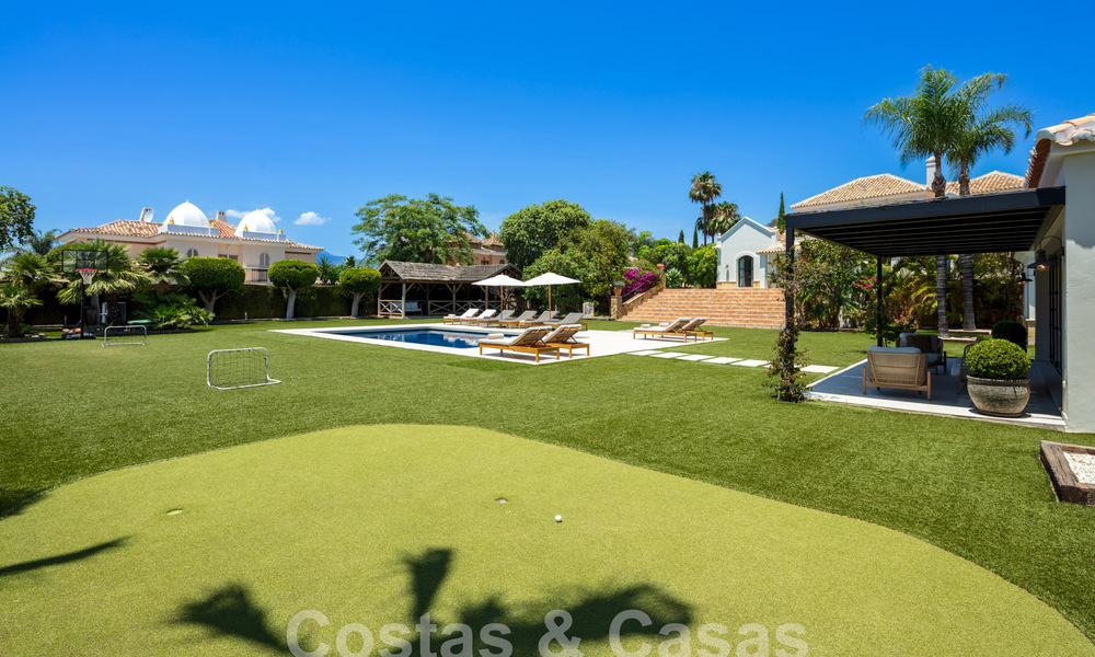 Charmante villa de luxe à vendre avec un style architectural méditerranéen traditionnel sur le nouveau Golden Mile entre Marbella et Estepona 57804
