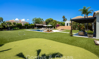 Charmante villa de luxe à vendre avec un style architectural méditerranéen traditionnel sur le nouveau Golden Mile entre Marbella et Estepona 57804 