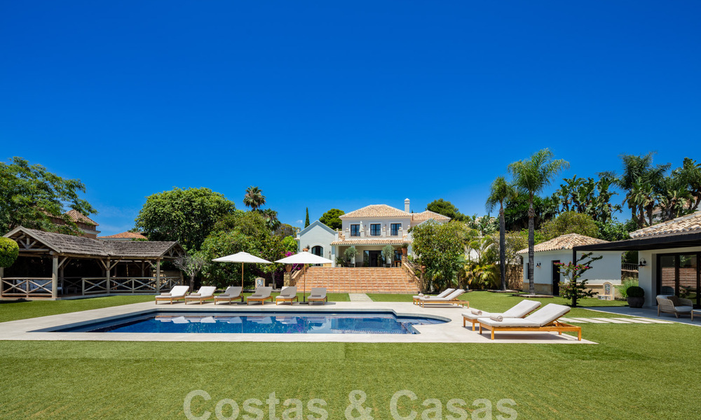 Charmante villa de luxe à vendre avec un style architectural méditerranéen traditionnel sur le nouveau Golden Mile entre Marbella et Estepona 57806