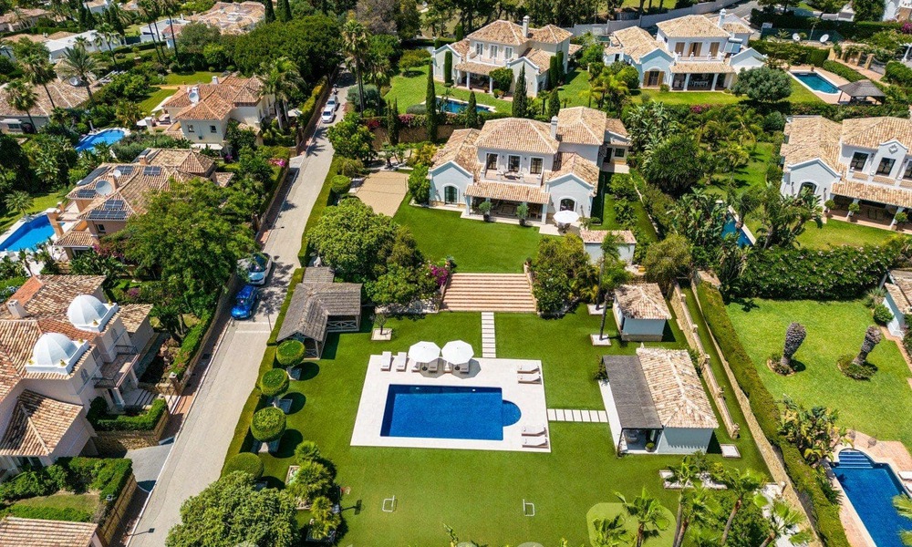 Charmante villa de luxe à vendre avec un style architectural méditerranéen traditionnel sur le nouveau Golden Mile entre Marbella et Estepona 57811