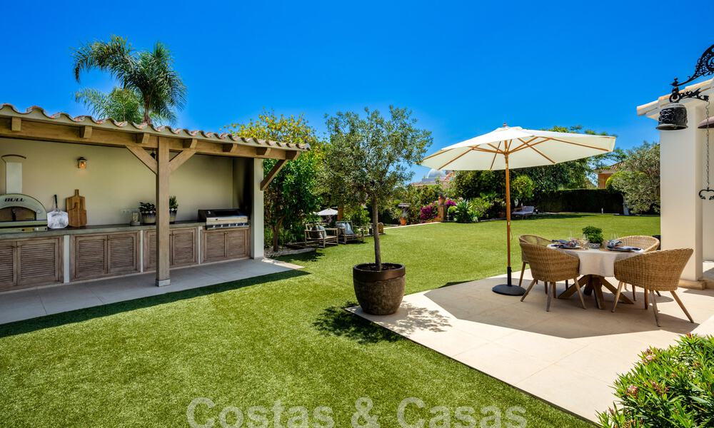 Charmante villa de luxe à vendre avec un style architectural méditerranéen traditionnel sur le nouveau Golden Mile entre Marbella et Estepona 57812
