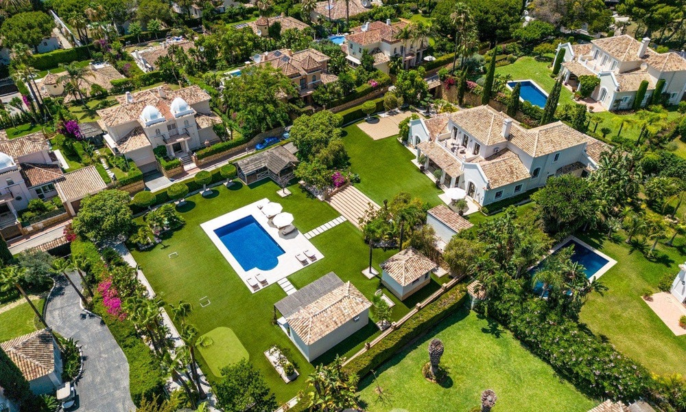 Charmante villa de luxe à vendre avec un style architectural méditerranéen traditionnel sur le nouveau Golden Mile entre Marbella et Estepona 57813