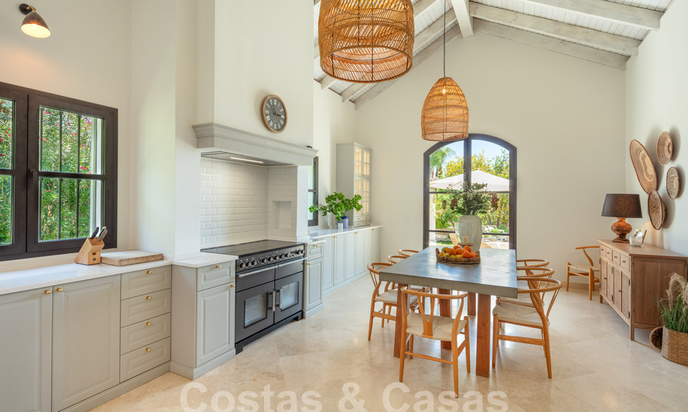 Charmante villa de luxe à vendre avec un style architectural méditerranéen traditionnel sur le nouveau Golden Mile entre Marbella et Estepona 57817