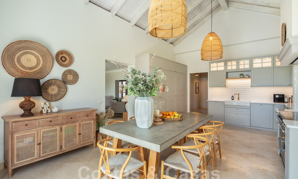 Charmante villa de luxe à vendre avec un style architectural méditerranéen traditionnel sur le nouveau Golden Mile entre Marbella et Estepona 57818