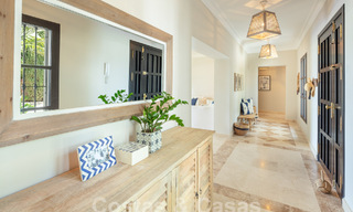 Charmante villa de luxe à vendre avec un style architectural méditerranéen traditionnel sur le nouveau Golden Mile entre Marbella et Estepona 57821 