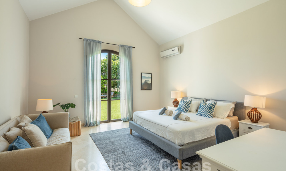 Charmante villa de luxe à vendre avec un style architectural méditerranéen traditionnel sur le nouveau Golden Mile entre Marbella et Estepona 57822