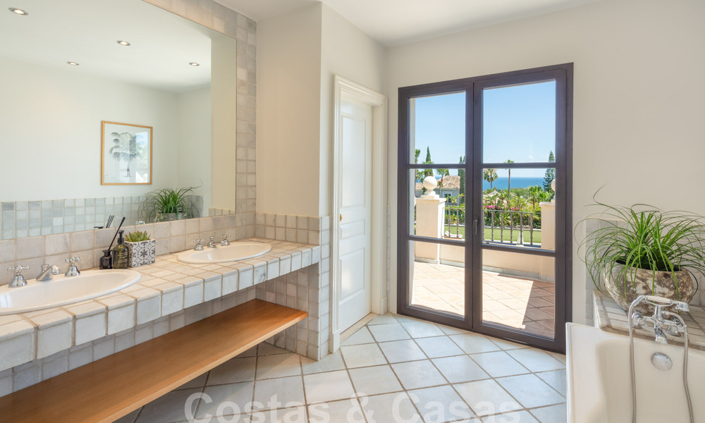 Charmante villa de luxe à vendre avec un style architectural méditerranéen traditionnel sur le nouveau Golden Mile entre Marbella et Estepona 57828