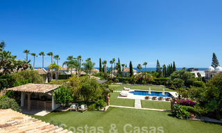 Charmante villa de luxe à vendre avec un style architectural méditerranéen traditionnel sur le nouveau Golden Mile entre Marbella et Estepona 57830 