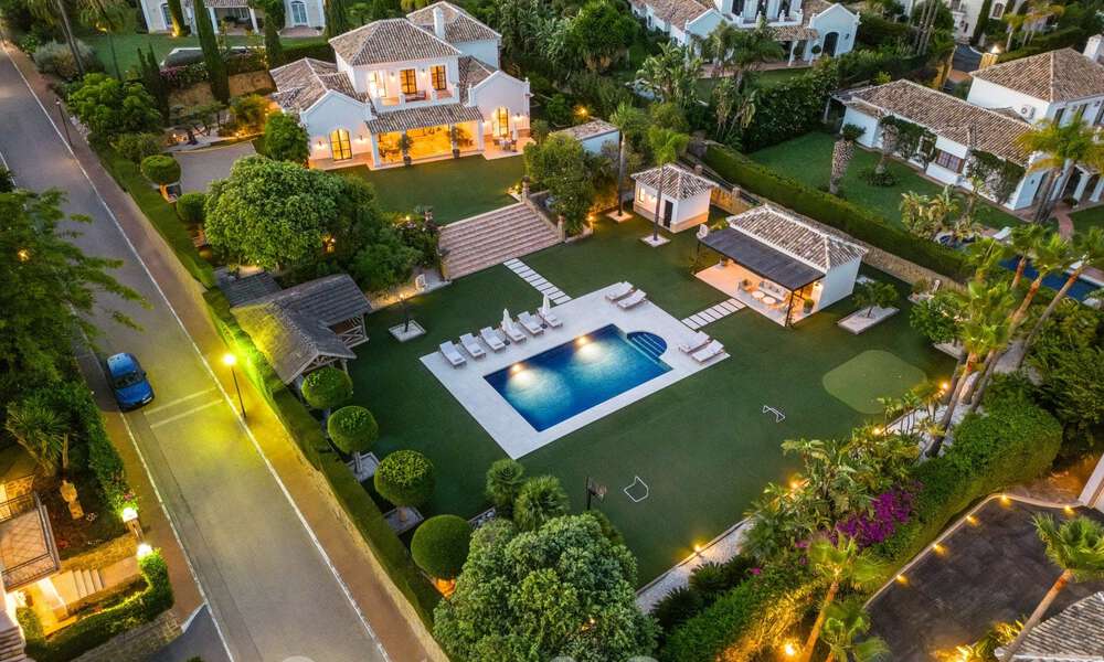 Charmante villa de luxe à vendre avec un style architectural méditerranéen traditionnel sur le nouveau Golden Mile entre Marbella et Estepona 57831