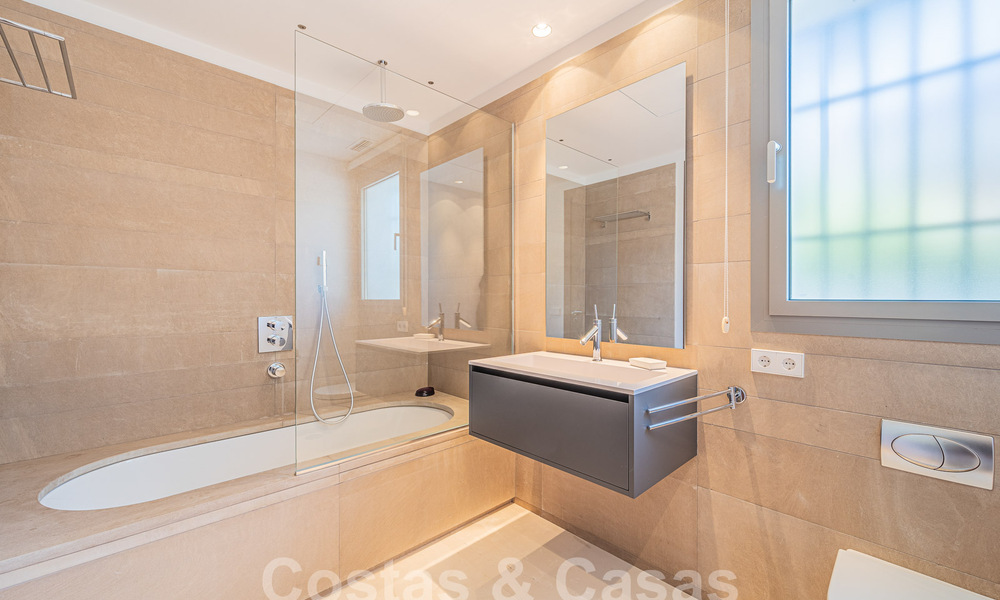 Villa méditerranéenne à vendre à distance de marche de la plage sur le Nouveau Mille d'Or entre Marbella et Estepona 57919