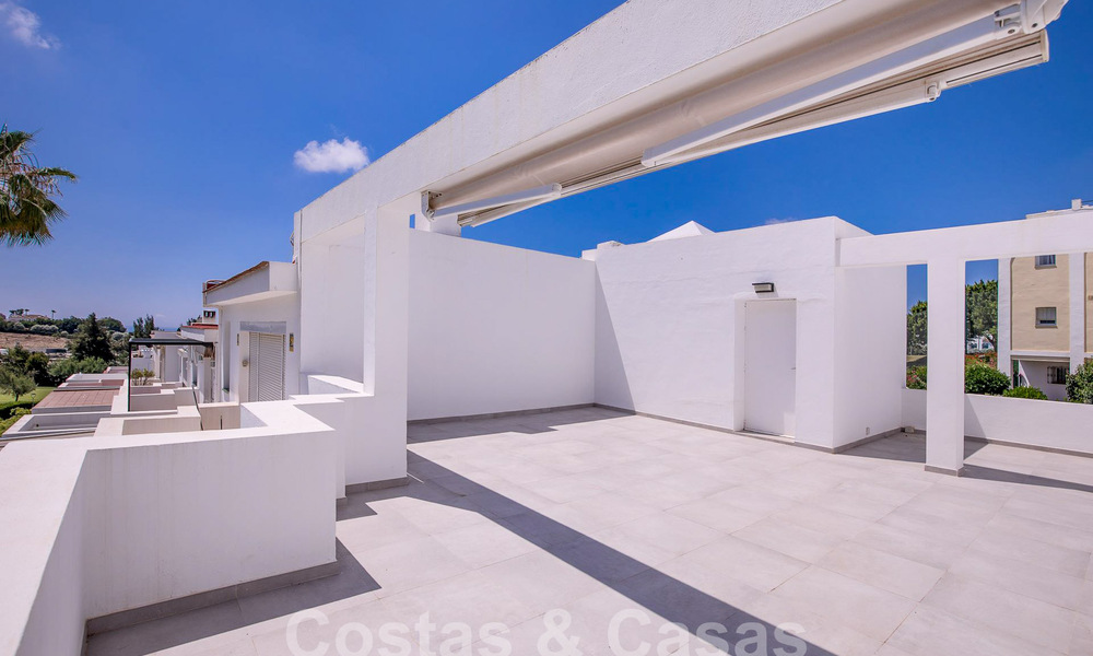 Spacieuse maison à vendre avec vue à 360°, adjacente au terrain de golf de La Quinta, Marbella - Benahavis 57988