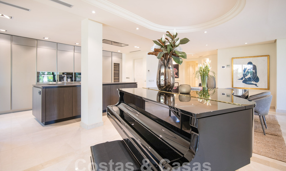 Appartement de luxe à vendre avec piscine privée dans un complexe haut de gamme à Nueva Andalucia, Marbella 58049