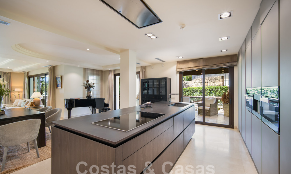 Appartement de luxe à vendre avec piscine privée dans un complexe haut de gamme à Nueva Andalucia, Marbella 58056
