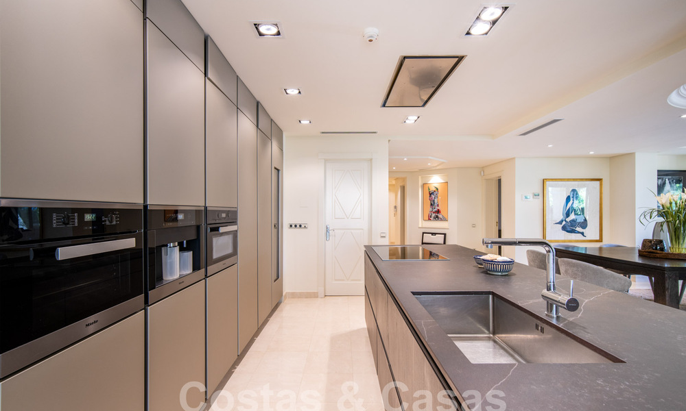 Appartement de luxe à vendre avec piscine privée dans un complexe haut de gamme à Nueva Andalucia, Marbella 58058