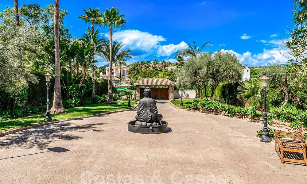 Villa de luxe à l'architecture traditionnelle à vendre, située en première ligne de golf à Nueva Andalucia, Marbella 58125