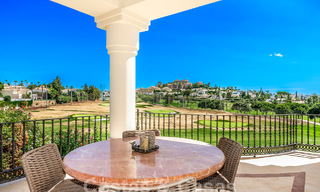 Villa de luxe à l'architecture traditionnelle à vendre, située en première ligne de golf à Nueva Andalucia, Marbella 58131 