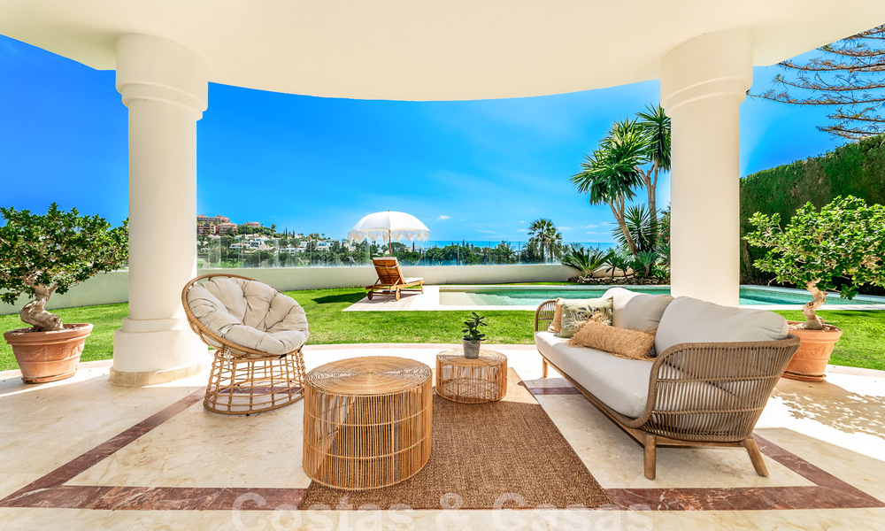 Villa de luxe à l'architecture traditionnelle à vendre, située en première ligne de golf à Nueva Andalucia, Marbella 58135