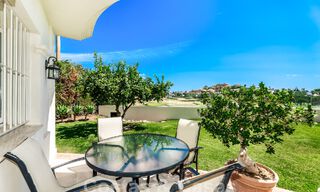 Villa de luxe à l'architecture traditionnelle à vendre, située en première ligne de golf à Nueva Andalucia, Marbella 58136 