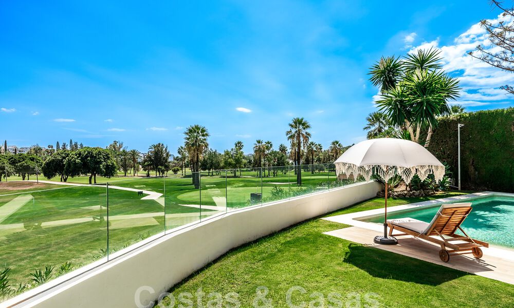 Villa de luxe à l'architecture traditionnelle à vendre, située en première ligne de golf à Nueva Andalucia, Marbella 58137