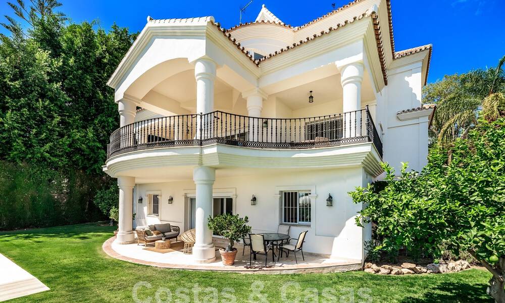 Villa de luxe à l'architecture traditionnelle à vendre, située en première ligne de golf à Nueva Andalucia, Marbella 58138