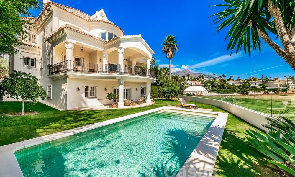 Villa de luxe à l'architecture traditionnelle à vendre, située en première ligne de golf à Nueva Andalucia, Marbella 58139