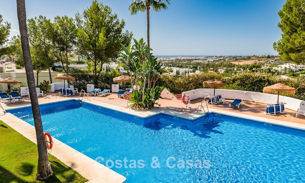 Charmant appartement avec jardin à vendre dans un complexe résidentiel privilégié à La Quinta, Marbella – Benahavis 58579