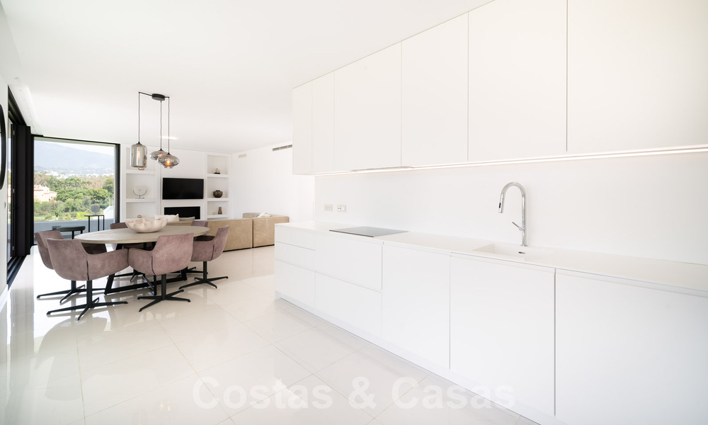 Penthouse moderne avec solarium spacieux à vendre sur le nouveau Golden Mile entre Marbella et Estepona 58790