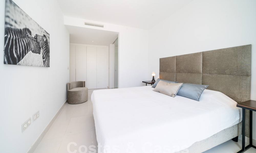 Penthouse moderne avec solarium spacieux à vendre sur le nouveau Golden Mile entre Marbella et Estepona 58801
