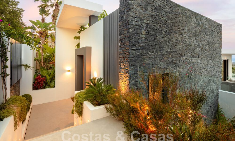 Prestigieuse villa de luxe moderne à vendre avec vue imprenable sur la mer dans une communauté fermée à Marbella - Benahavis 58700