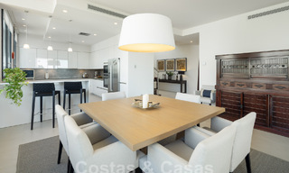 Penthouse moderne à vendre avec une vue phénoménale sur la mer dans le quartier exclusif de Sierra Blanca, Marbella 58742 