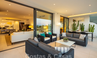 Penthouse moderne à vendre avec une vue phénoménale sur la mer dans le quartier exclusif de Sierra Blanca, Marbella 58750 