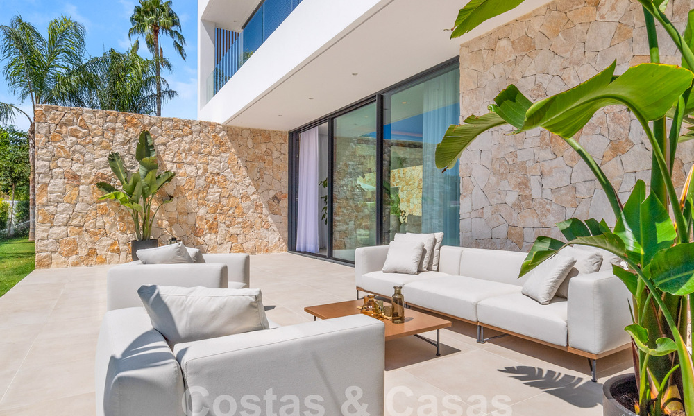 Villa contemporaine de luxe, prête à être emménagée, à vendre à distance de marche de Puerto Banus et de la plage à San Pedro, Marbella 59017