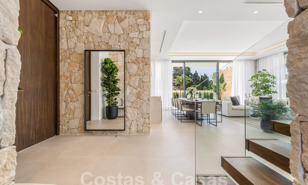 Villa contemporaine de luxe, prête à être emménagée, à vendre à distance de marche de Puerto Banus et de la plage à San Pedro, Marbella 59020