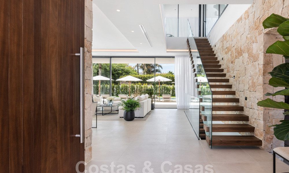 Villa contemporaine de luxe, prête à être emménagée, à vendre à distance de marche de Puerto Banus et de la plage à San Pedro, Marbella 59021