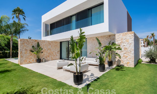 Villa contemporaine de luxe, prête à être emménagée, à vendre à distance de marche de Puerto Banus et de la plage à San Pedro, Marbella 59025 