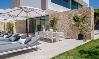 Villa contemporaine de luxe, prête à être emménagée, à vendre à distance de marche de Puerto Banus et de la plage à San Pedro, Marbella 59026 