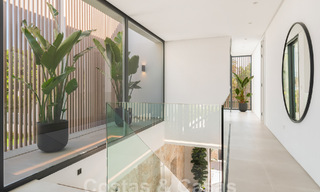 Villa contemporaine de luxe, prête à être emménagée, à vendre à distance de marche de Puerto Banus et de la plage à San Pedro, Marbella 59031 