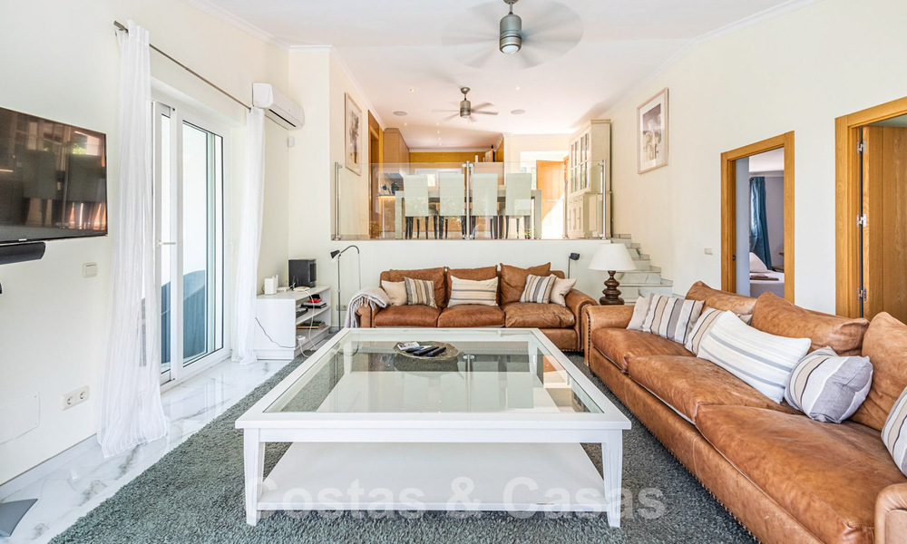 Villa espagnole à vendre avec grand jardin proche des commodités à l'est de Marbella 58909