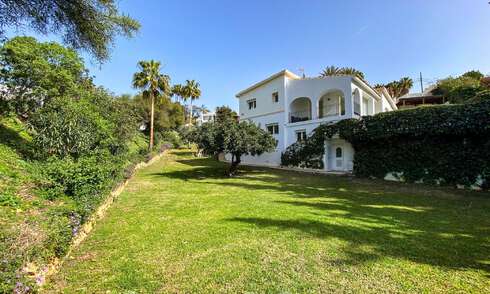 Villa espagnole à vendre avec grand jardin proche des commodités à l'est de Marbella 58910