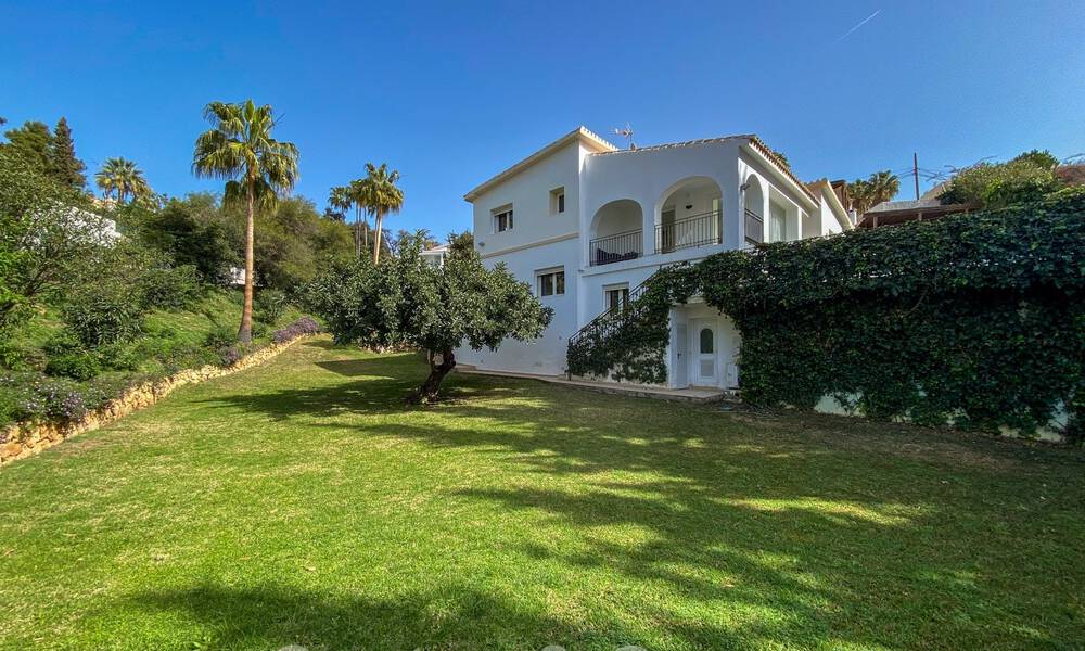 Villa espagnole à vendre avec grand jardin proche des commodités à l'est de Marbella 58911