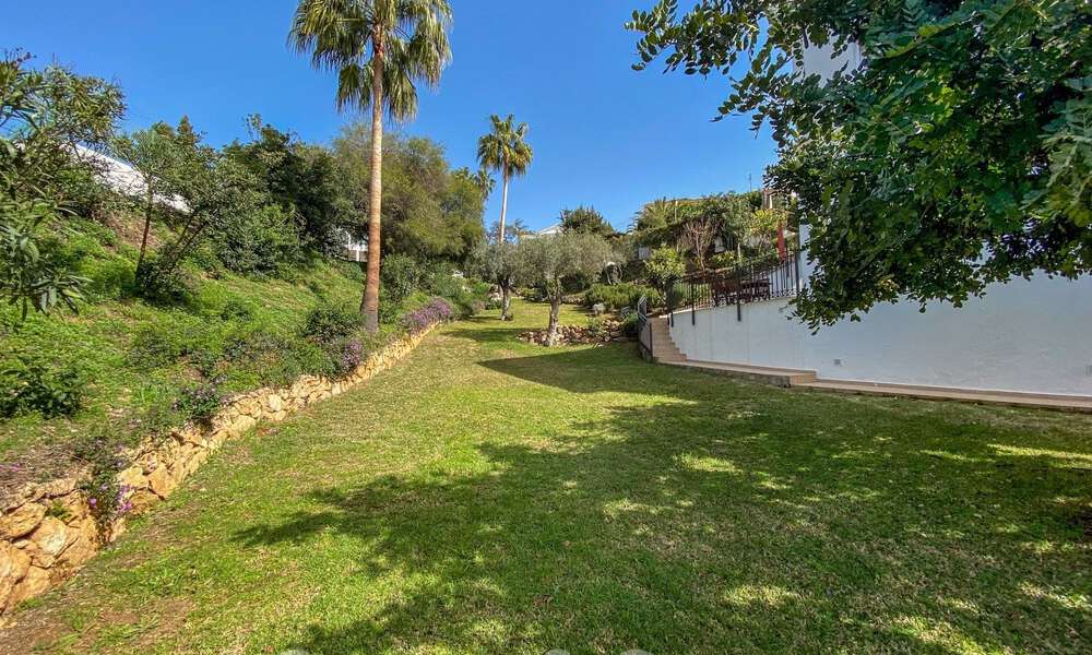 Villa espagnole à vendre avec grand jardin proche des commodités à l'est de Marbella 58912