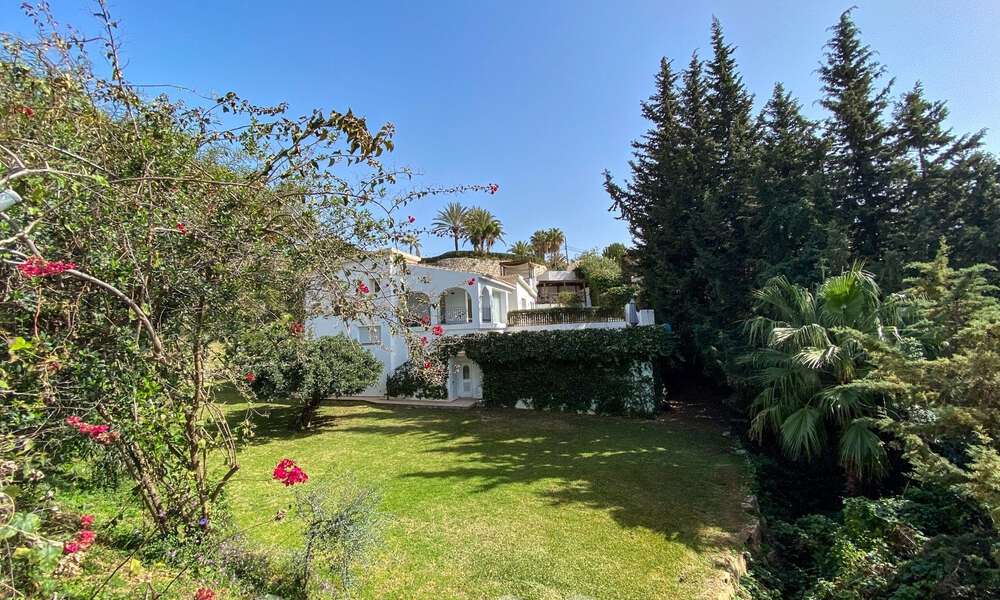 Villa espagnole à vendre avec grand jardin proche des commodités à l'est de Marbella 58914