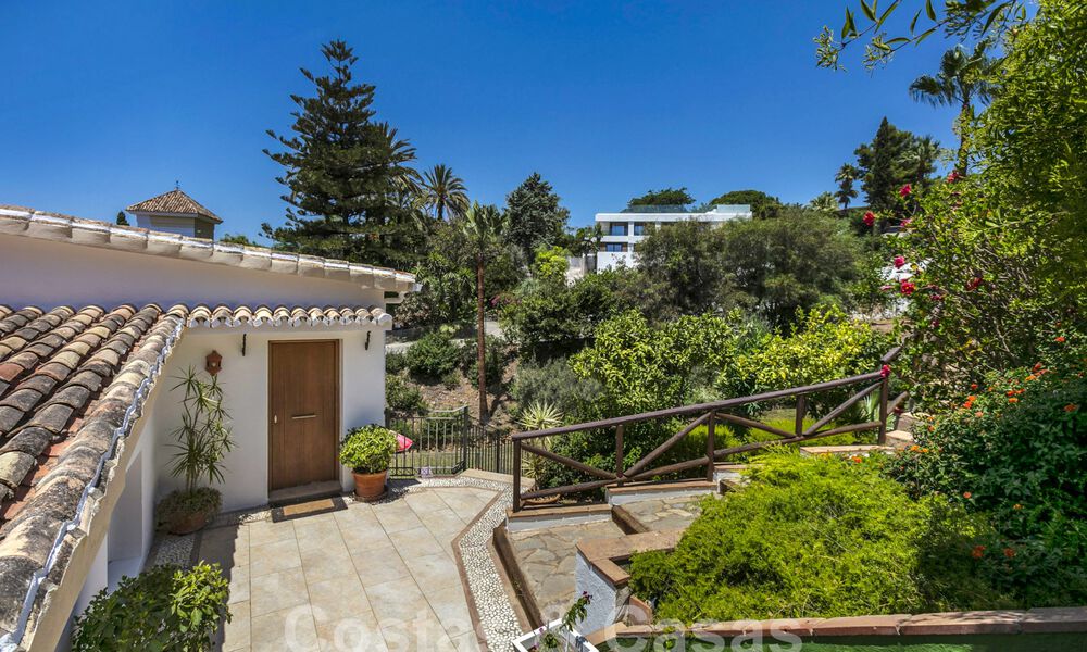 Villa espagnole à vendre avec grand jardin proche des commodités à l'est de Marbella 58916