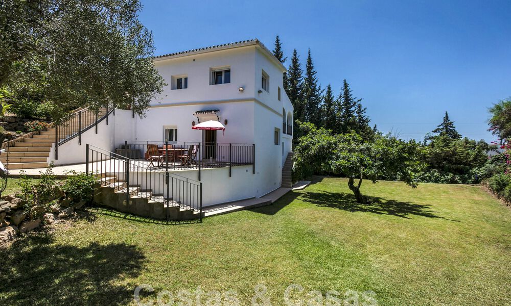Villa espagnole à vendre avec grand jardin proche des commodités à l'est de Marbella 58919