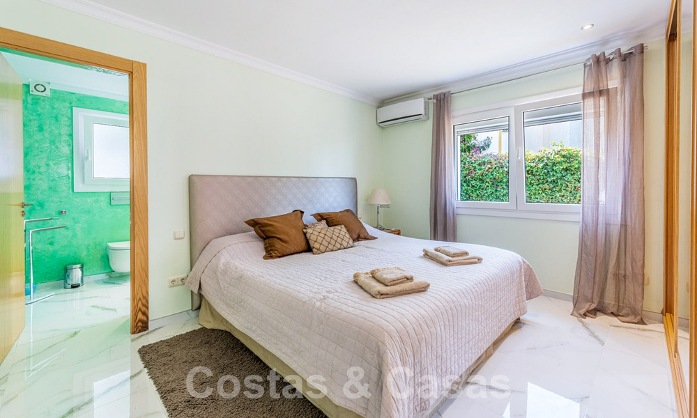 Villa espagnole à vendre avec grand jardin proche des commodités à l'est de Marbella 58921