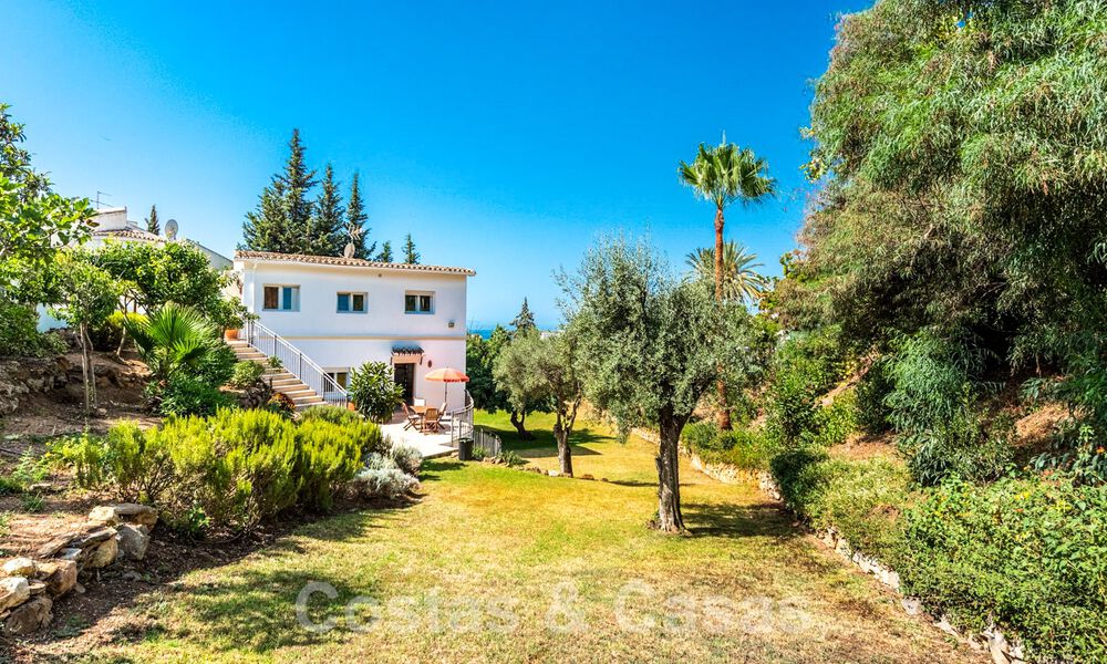 Villa espagnole à vendre avec grand jardin proche des commodités à l'est de Marbella 58927