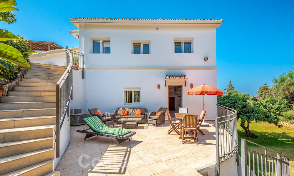 Villa espagnole à vendre avec grand jardin proche des commodités à l'est de Marbella 58928