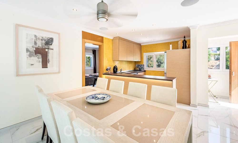 Villa espagnole à vendre avec grand jardin proche des commodités à l'est de Marbella 58933