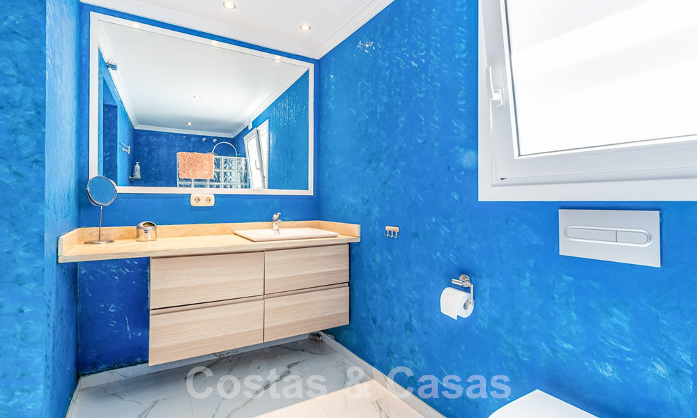 Villa espagnole à vendre avec grand jardin proche des commodités à l'est de Marbella 58935